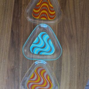 Retro Wave Glass Art Plates Set